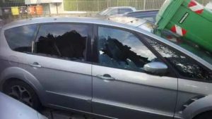 21enne sfascia auto sindaco