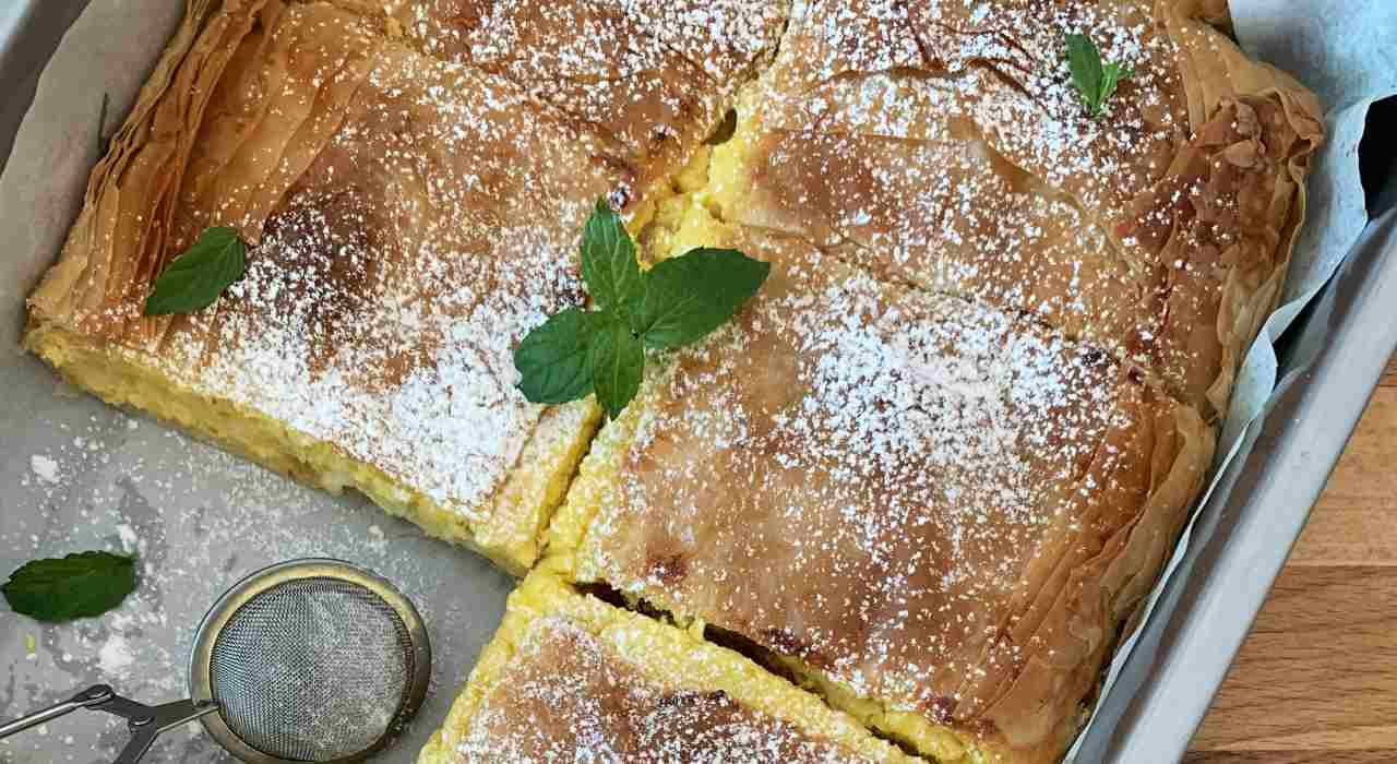 Torta di sfoglia ripiena con crema al limone e mascarpone