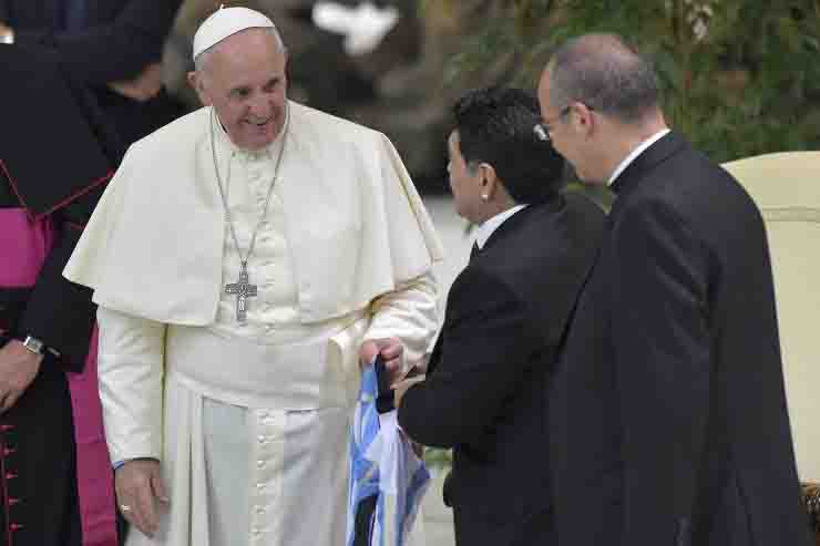 Papa Francesco Maradona