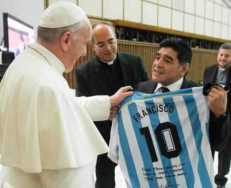 Papa Francesco Maradona