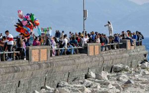 Napoli folla pre-zona rossa