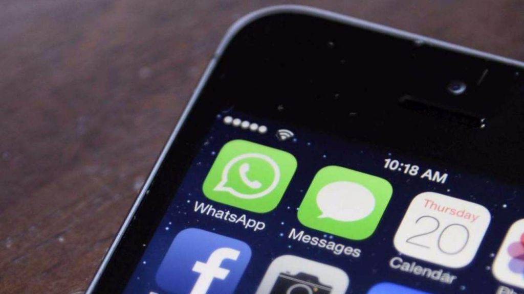 WhatsApp all’attacco delle fake news: ban per migliaia di utenti