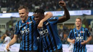 Atalanta, Duvan Zapata festeggia con Josip Ilicic il suo secondo gol con il Torino, 1 settembre 2019 (foto di Emilio Andreoli/Getty Images)