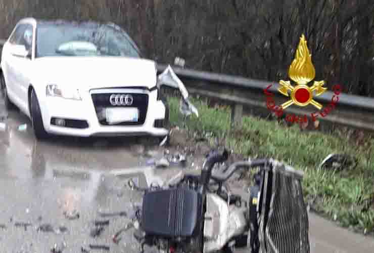 Tragico incidente stradale tra due auto