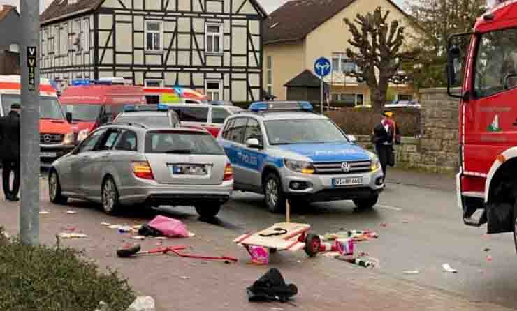 Treviri auto sulla folla morti e feriti in Germania