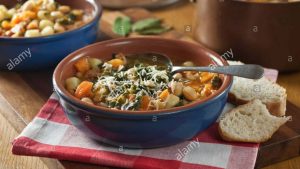 minestra di stagione con pane e cavolo nero