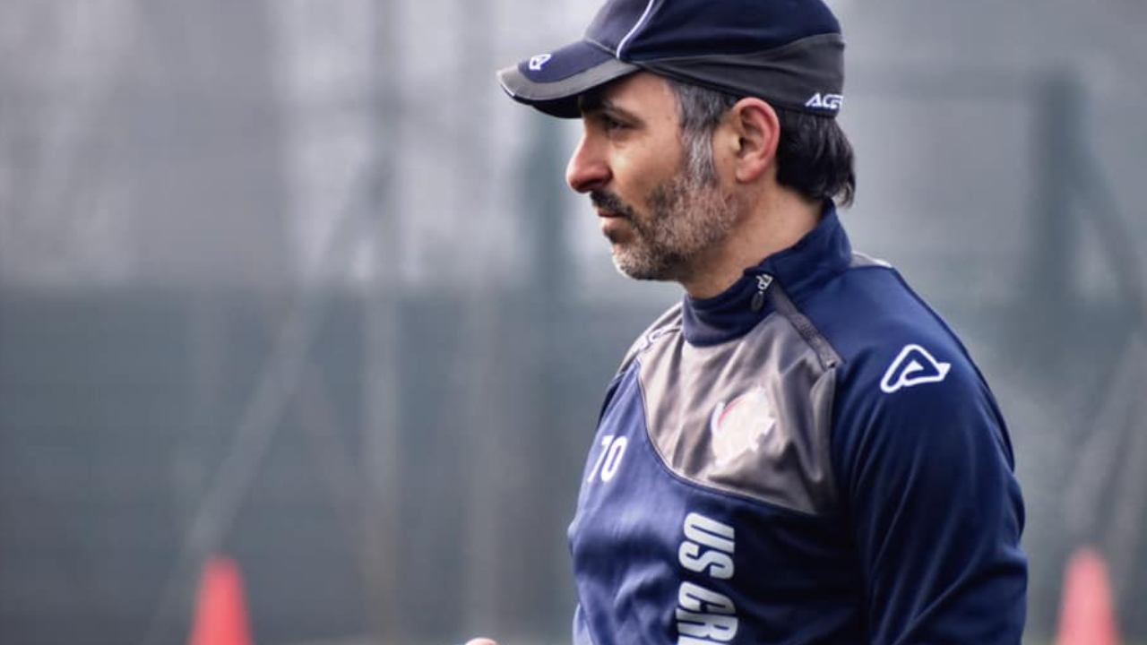 Cremonese, l'allenatore Fabio Pecchia a bordocampo durante gli allenamenti, 18 gennaio 2021 (foto © US Cremonese)