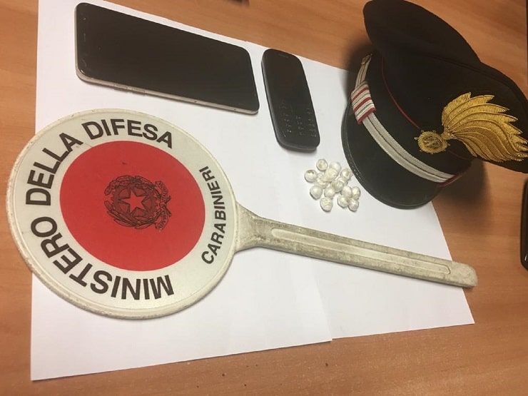 La polizia ferma una banda di pusher nigeriani: stop alla droga