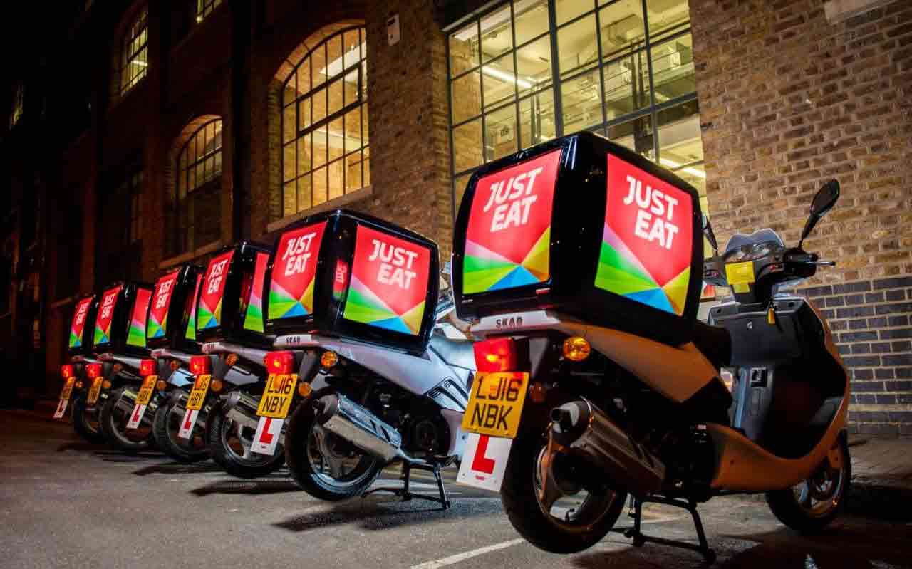 Just Eat, per la prima volta in Italia i rider hanno un contratto