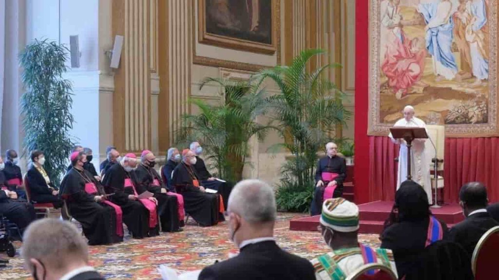 Emergenza Covid, il Papa: “Un mondo malato in ambiente, politica ed economia”