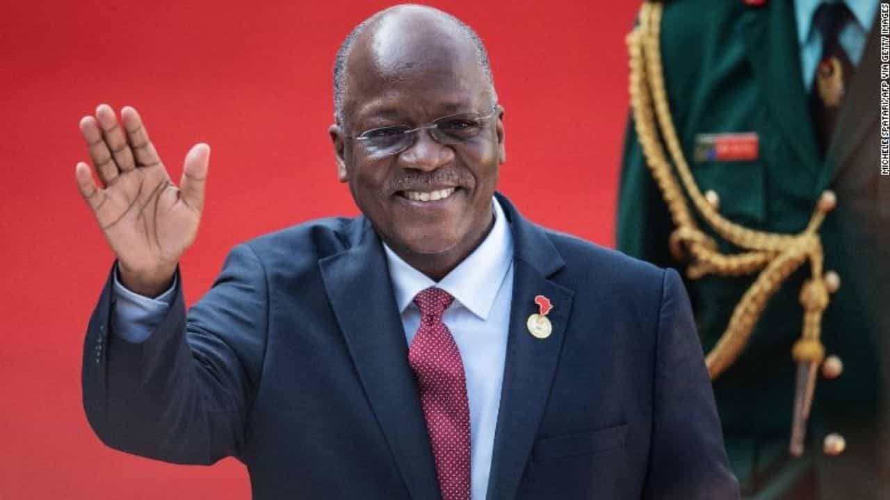 "Per il Covid erbe e vapore, niente mascherine". Muore il presidente della Tanzania Magufuli