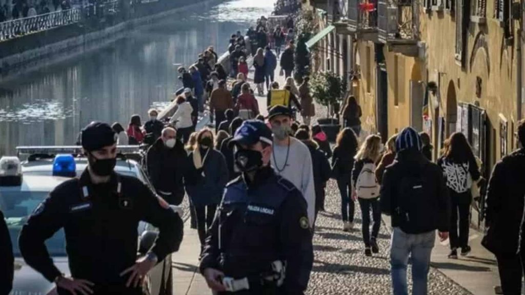 Milano, assembramenti e feste clandestine nel fine settimana: scattate le sanzioni