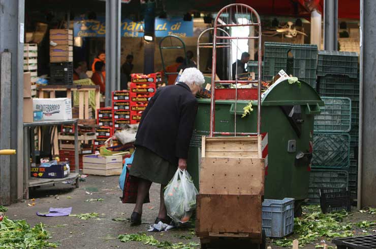 L'Istat: nel 2020 +335mila famiglie in povertà assoluta. È record da 15 anni