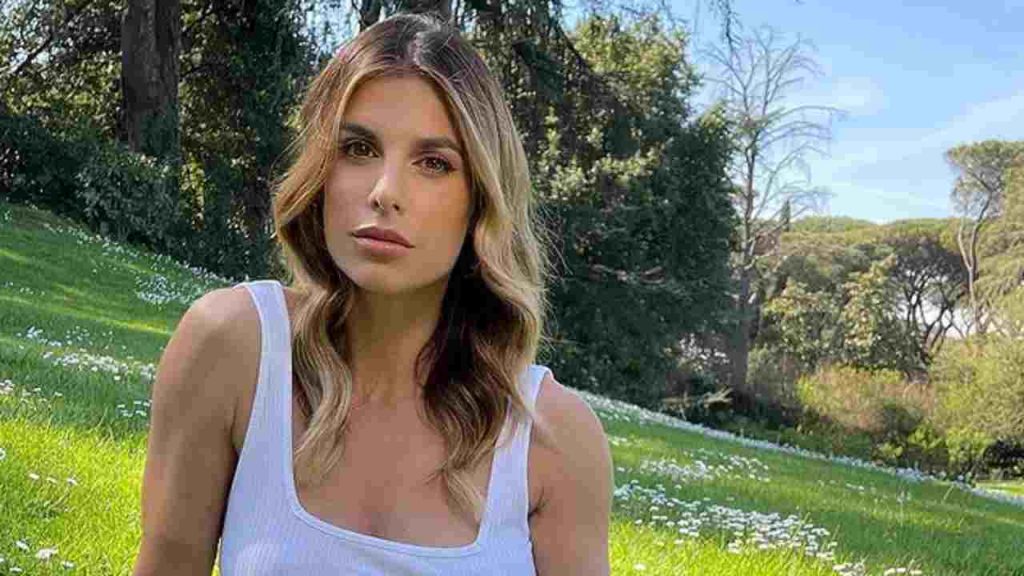 Elisabetta Canalis Fa Impazzire I Fan: L'ex Velina In Mini Tutina Per L ...