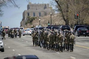 assalto capitol hill auto posto blocco morti aggressore agente