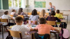 Scuola, da domani tornano in classe 5,6 milioni di studenti