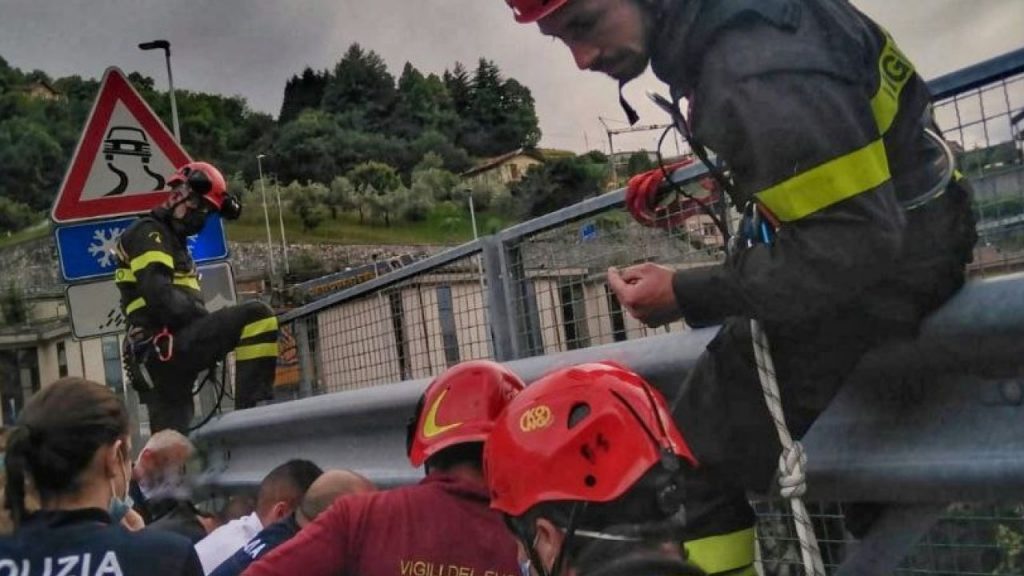 Provoca un incidente stradale e poi tenta il suicidio. Salvato