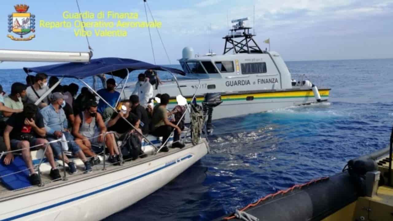 sbarchi migranti crotone - meteoweek.com