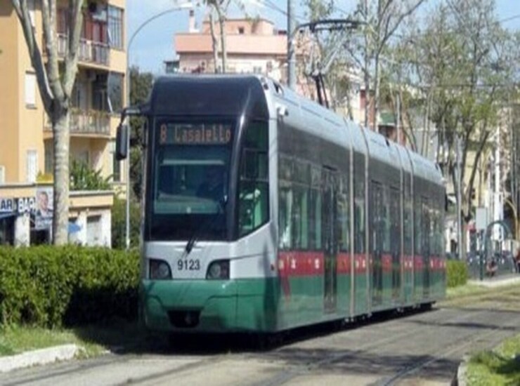 Lo scontro tra la volante della polizia ed il tram 740 - meteoweek.com