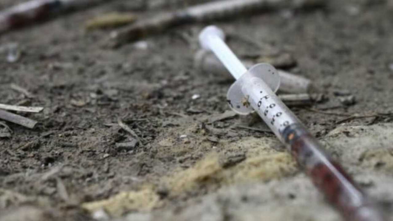 Ipotesi overdose per la 23enne trovata senza vita