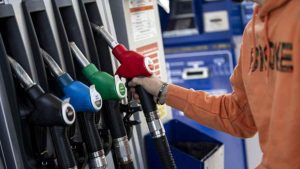 Dal 2035 stop alle auto a benzina e a diesel - meteoweek