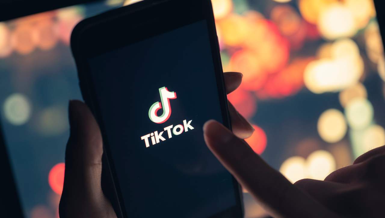 Facebook contro TikTok: le novità annunciate da Zuckerberg apriranno una guerra tra i due social?