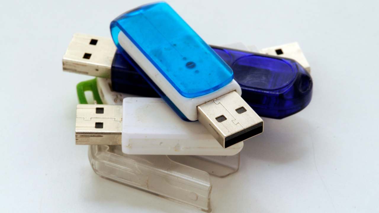 Le chiavette USB saranno dai tribunali: l'ira del Ministro contro i supporti più diffusi al mondo