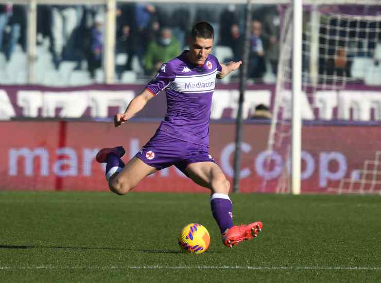 Nikola Milenkovic con la maglia della Fiorentina - credits: Ansa Foto. Meteoweek