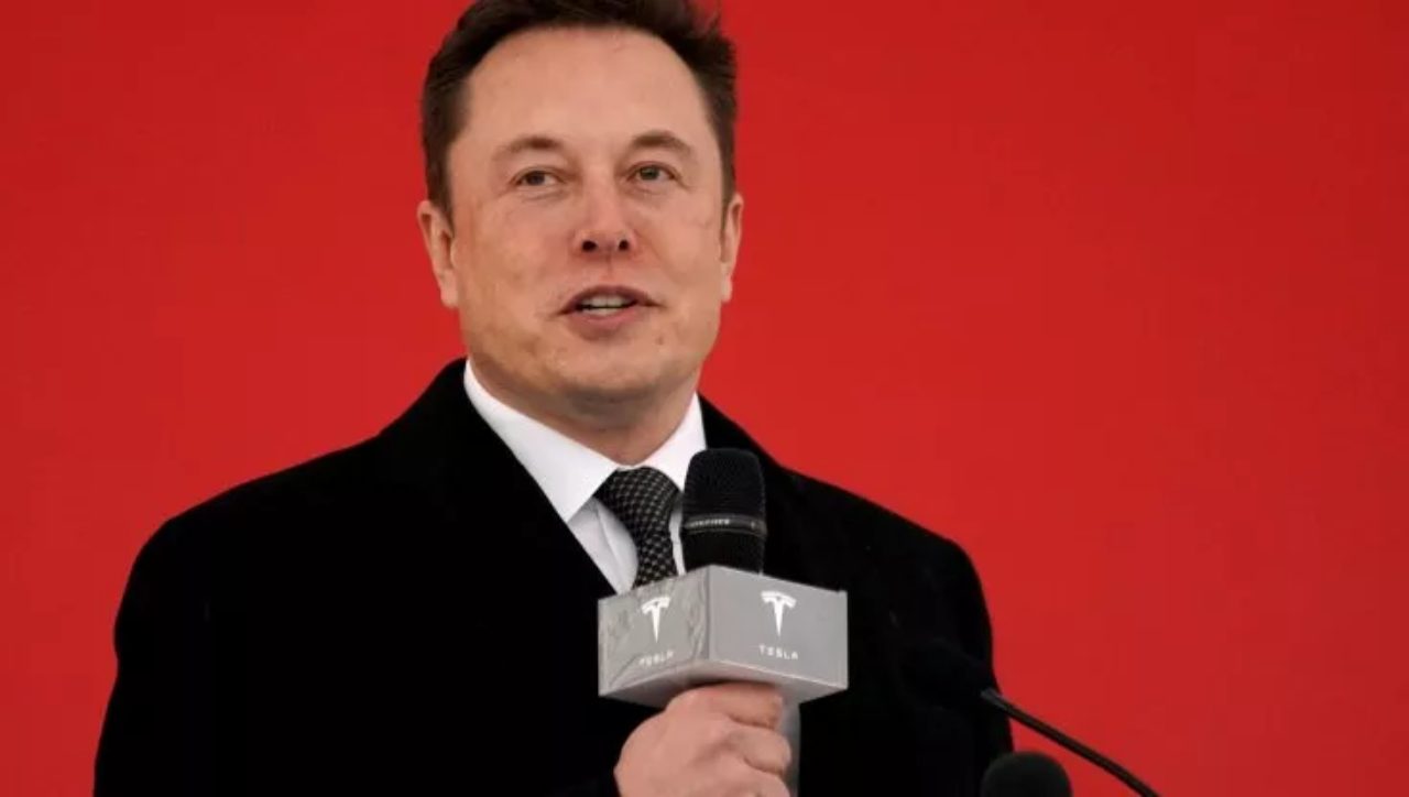 Il Manchester United passa nelle mani di Elon Musk: la nuova bufala che circola sul Web ed appena smentita