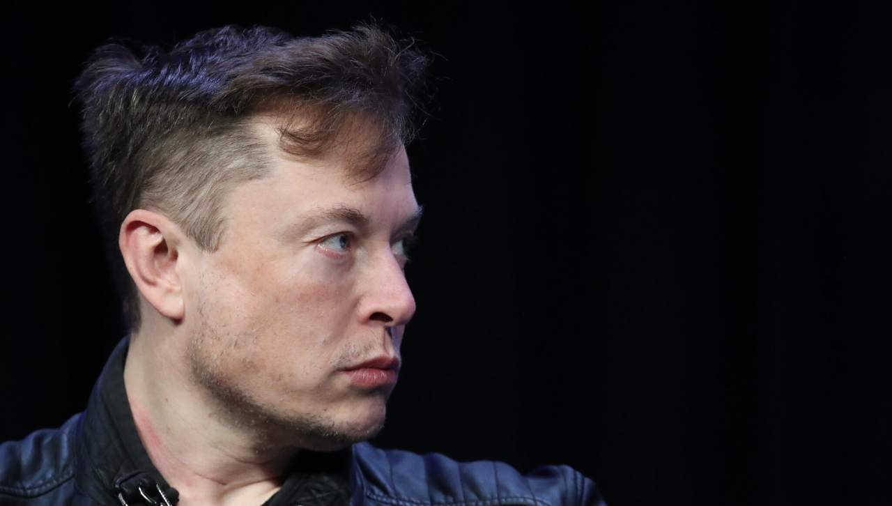 Elon Musk dopo l'esperienza con Twitter pensa ad un suo social, si parla già di X.com