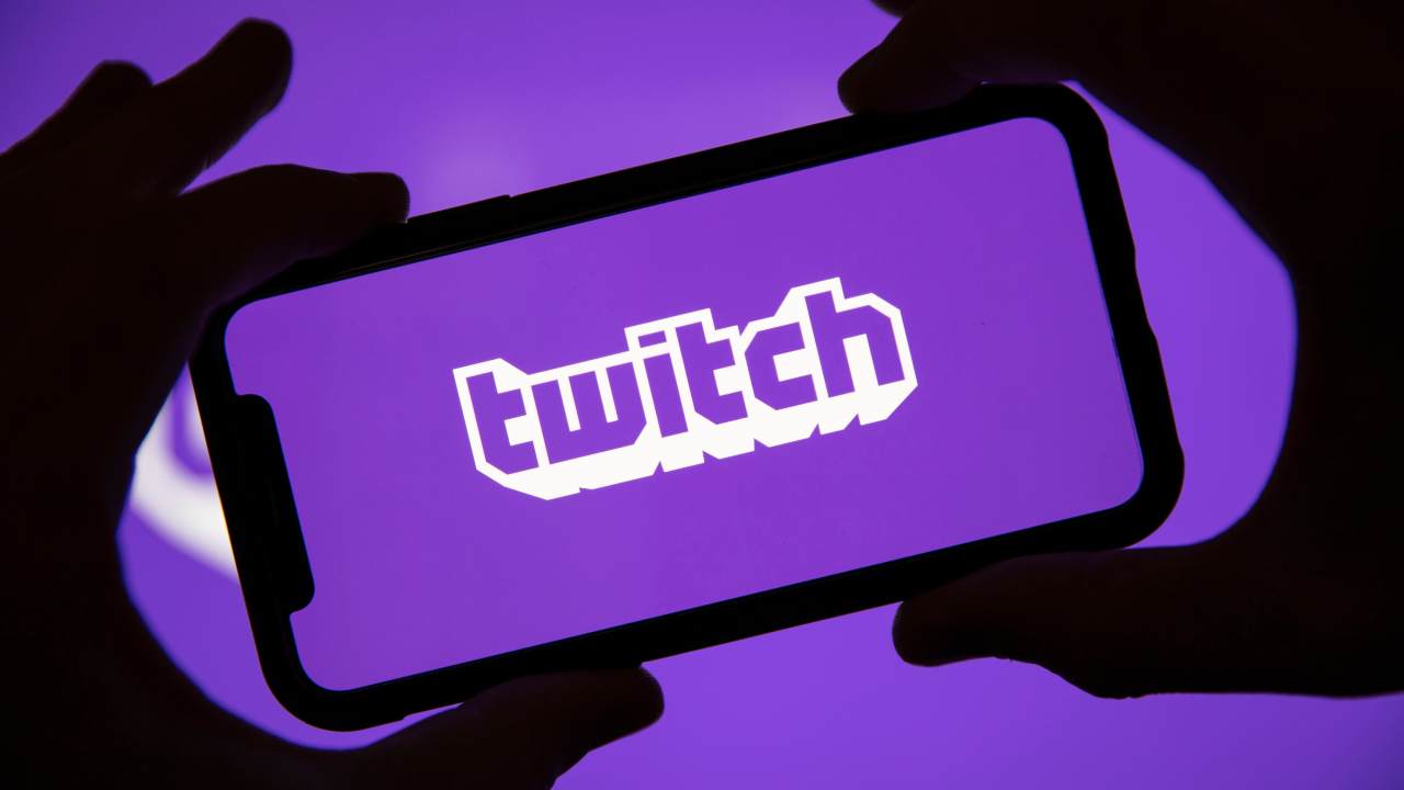 Utenti di Twitch sconvolti da una diretta a luci rosse: proteste per il ban e presunti favoritismi