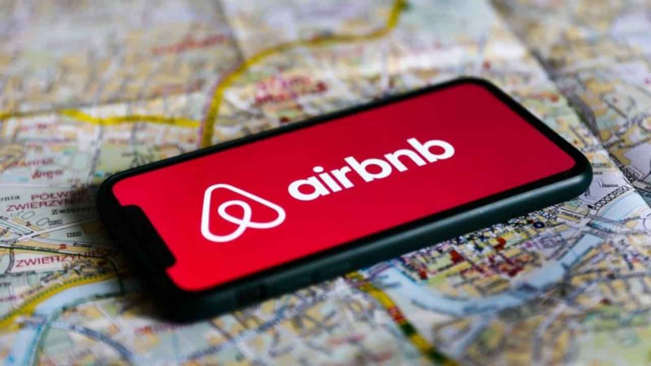 Airbnb, le assurde richieste agli ospiti Lavare le lenzuola, falciare il prato, buttare l'immondizia... - meteoweek.com