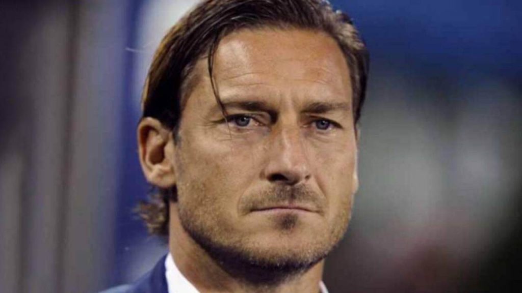 La Roma difende immediatamente Francesco Totti: risposta “animata” sui social