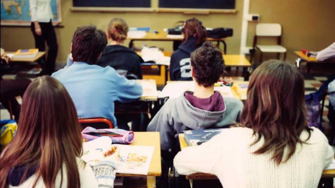 Insulta la prof a lezione, il giudice Offendere un docente non è reato - meteoweek.com