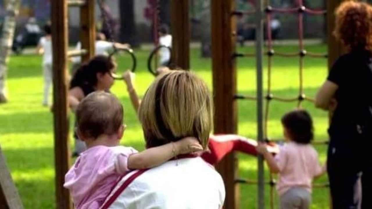 Mostra i genitali al parco davanti a donne e bambini arrestato 60enne - meteoweek.com