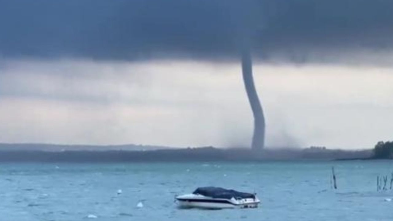 Tromba d'aria sul lago di Garda, attimi di paura il ciclone ripreso in diretta - meteoweek.com