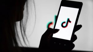 TikTok attacca con Now? YouTube risponde con Shorts, la battaglia è all'ultimo click