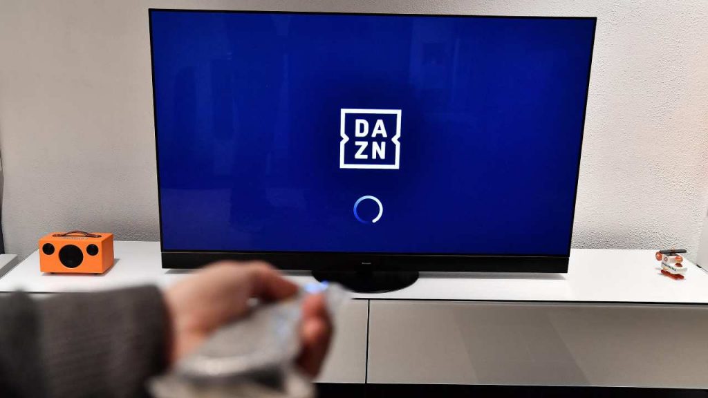 Dazn attenzione alle nuove regole se non vuoi pagare in più: è scritto in piccolo