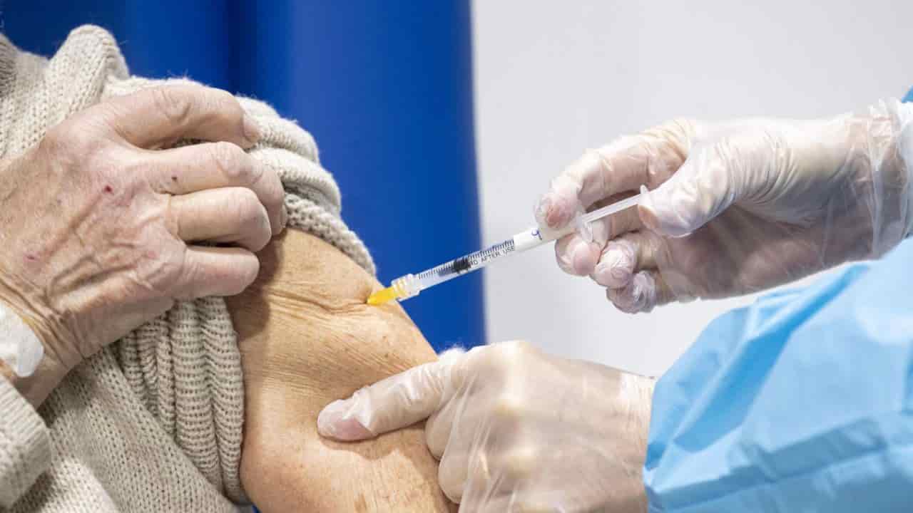 Vaccini Covid, Ricciardi Serve campagna martellante, bambini mettono a rischio i nonni - meteoweek.com