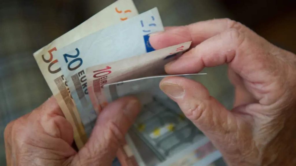 Pensionati, quanti sono in Italia e quanto percepiscono: un terzo vive con meno di mille euro al mese