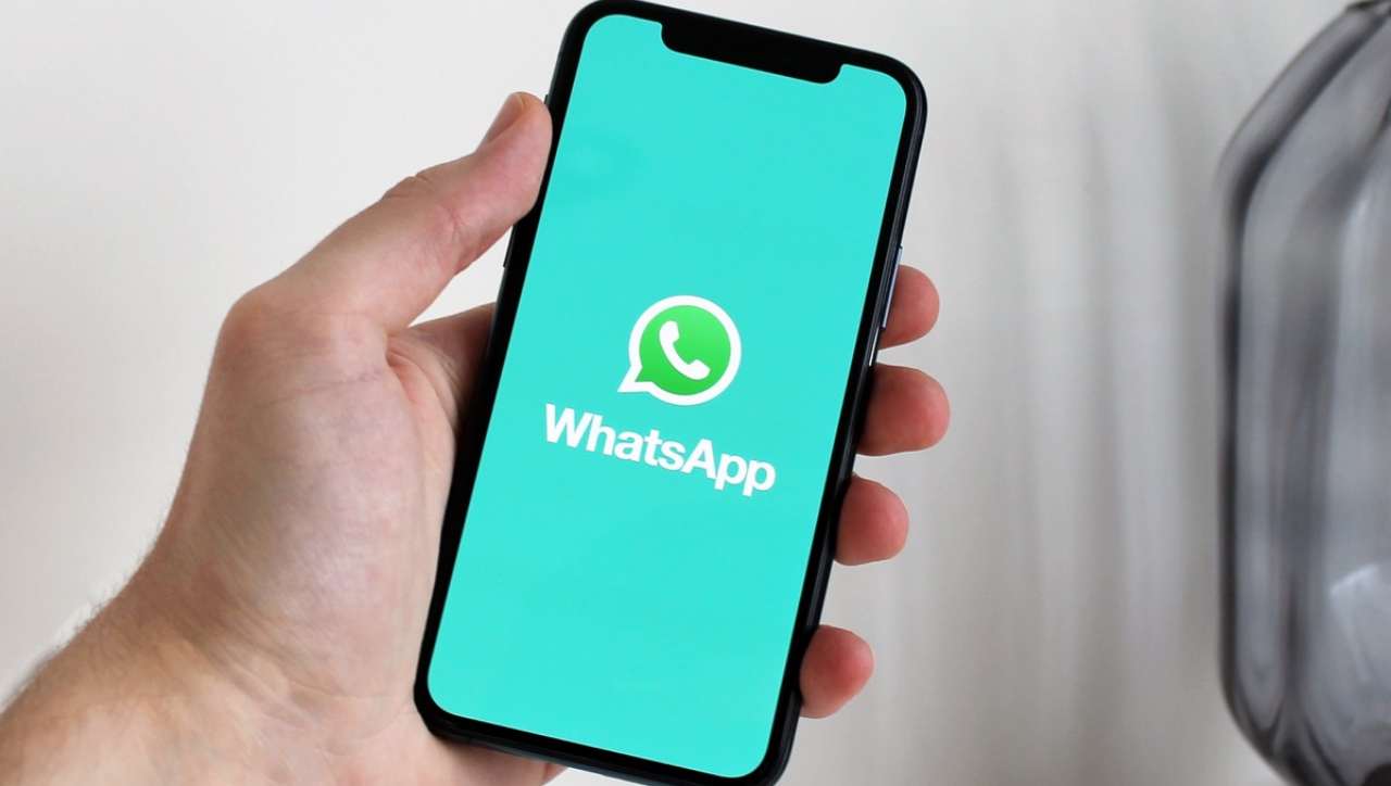 WhatsApp, per la versione iOS di iPhone arriva la possibilità di messaggiarsi da soli