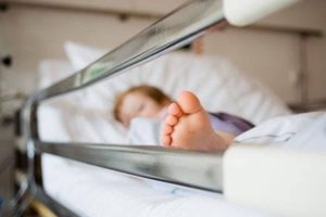 Bimba di 3 anni in ospedale per mal di pancia ma muore Napoli - 120123 meteoweek.com-min