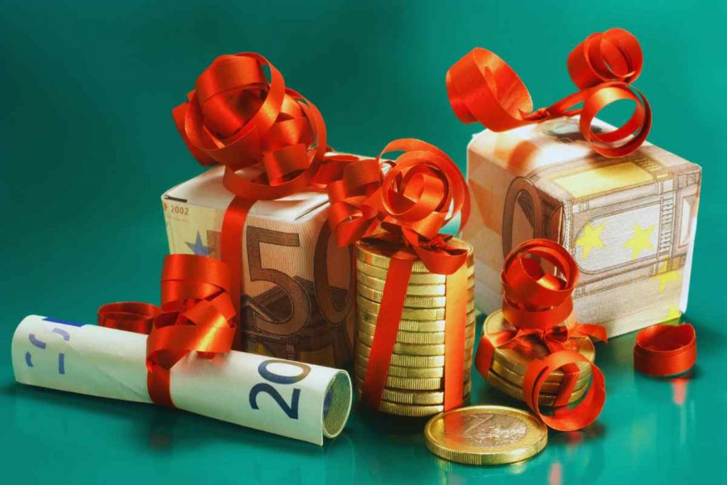 Bonus di 100 euro per Natale confermato, la data ufficiale di pagamento