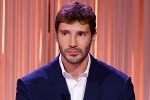 Stefano De Martino ringrazia la sua famiglia